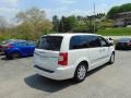 Stone White - Town & Country Touring - L Photo No. 3