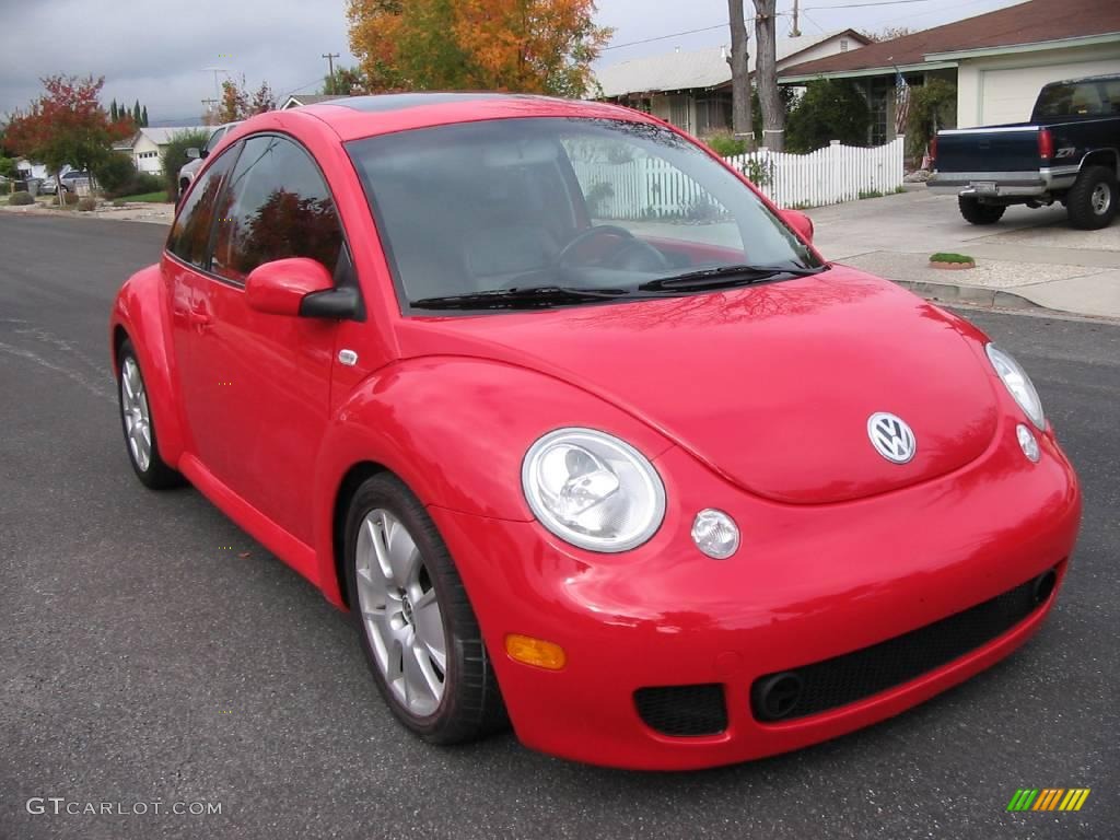 Red Uni Volkswagen New Beetle