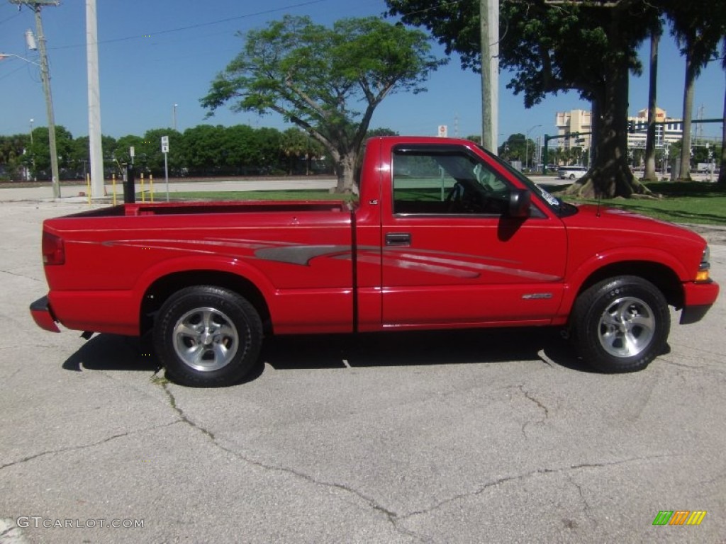 2002 S10 LS Regular Cab - Dark Cherry Red Metallic / Medium Gray photo #5