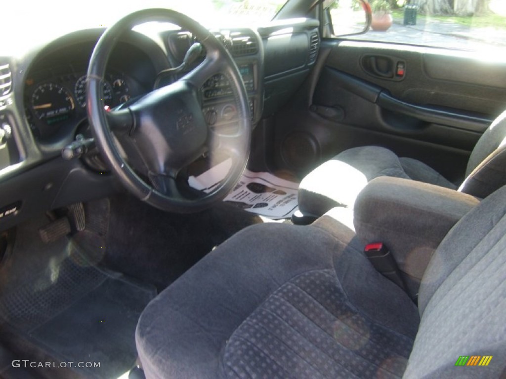 2002 S10 LS Regular Cab - Dark Cherry Red Metallic / Medium Gray photo #7