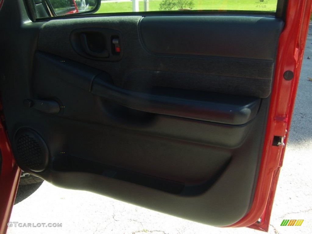 2002 S10 LS Regular Cab - Dark Cherry Red Metallic / Medium Gray photo #12