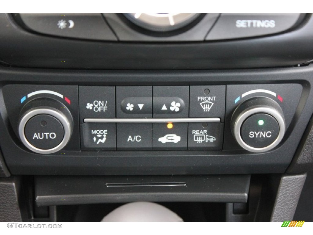 2016 Acura ILX Technology Controls Photo #103842641