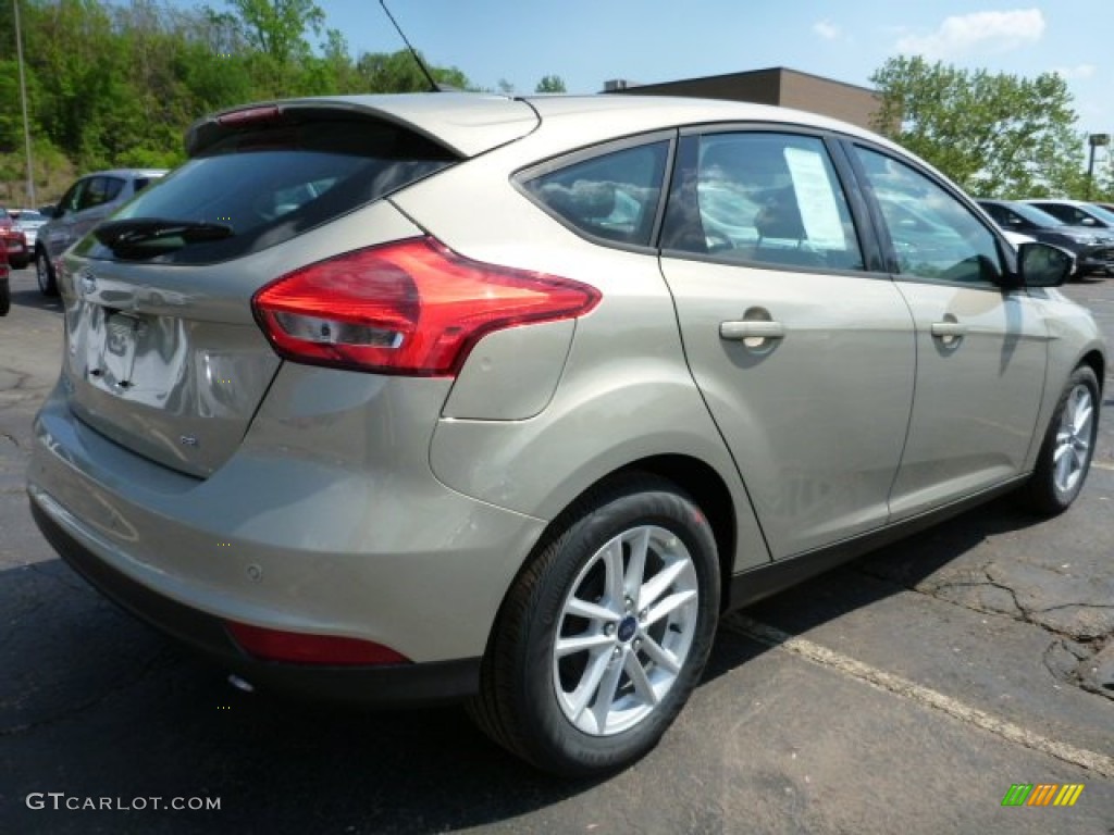 2015 Focus SE Hatchback - Tectonic Metallic / Charcoal Black photo #2