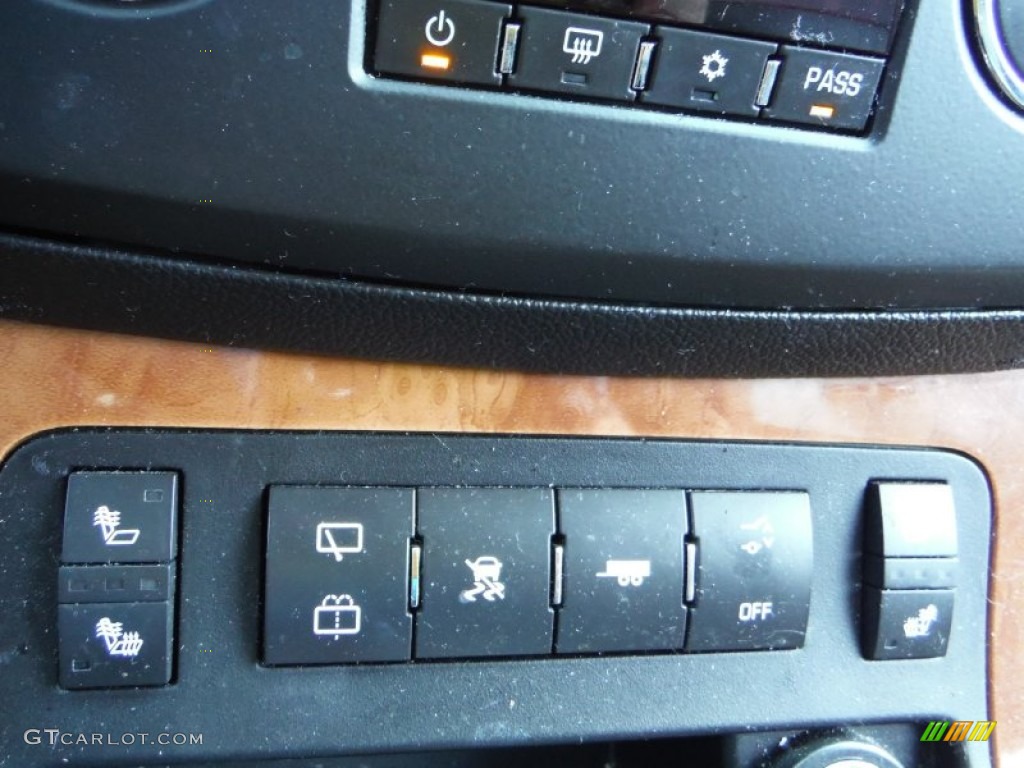 2009 Outlook XR AWD - Quicksilver / Black photo #17