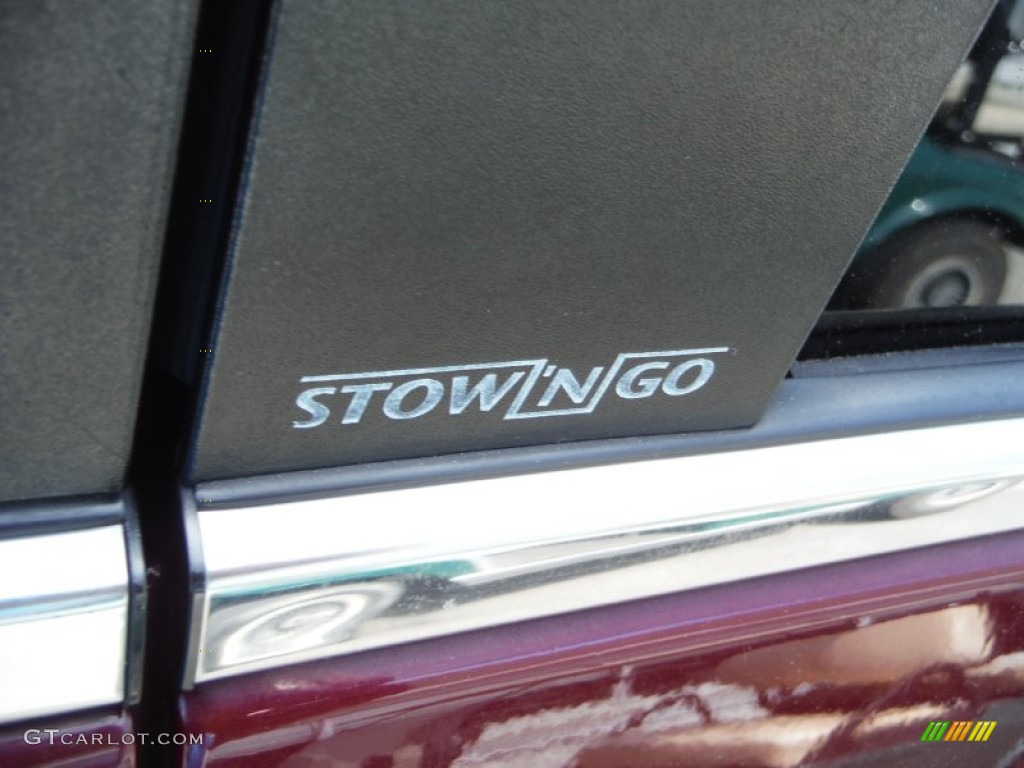 2008 Town & Country Touring - Deep Crimson Crystal Pearlcoat / Medium Slate Gray/Light Shale photo #6