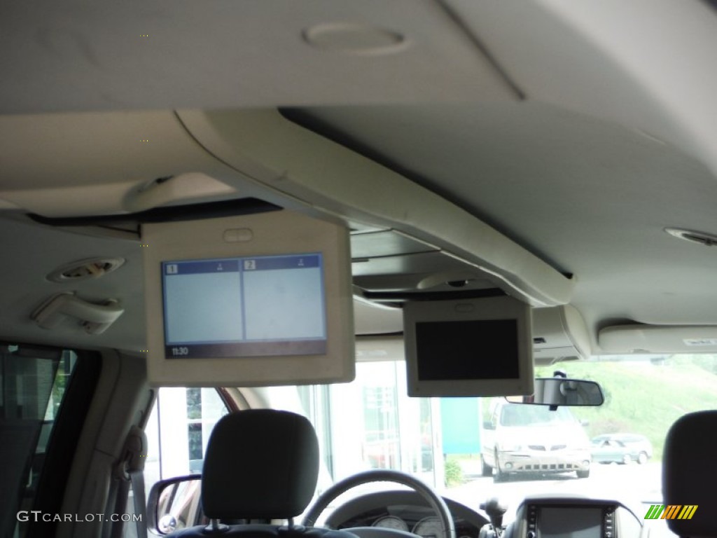 2008 Town & Country Touring - Deep Crimson Crystal Pearlcoat / Medium Slate Gray/Light Shale photo #9