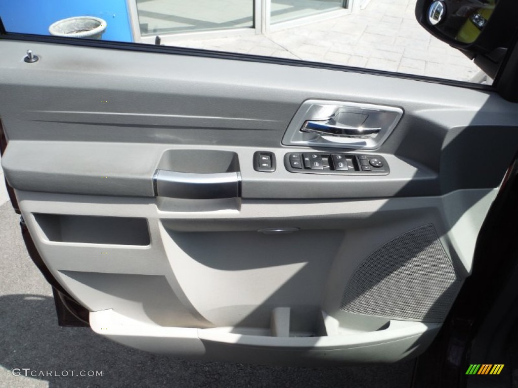 2008 Town & Country Touring - Deep Crimson Crystal Pearlcoat / Medium Slate Gray/Light Shale photo #10