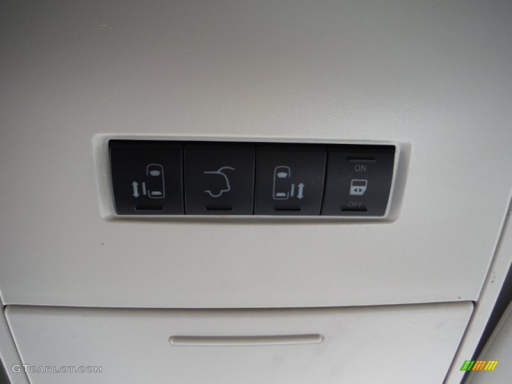 2008 Town & Country Touring - Deep Crimson Crystal Pearlcoat / Medium Slate Gray/Light Shale photo #19