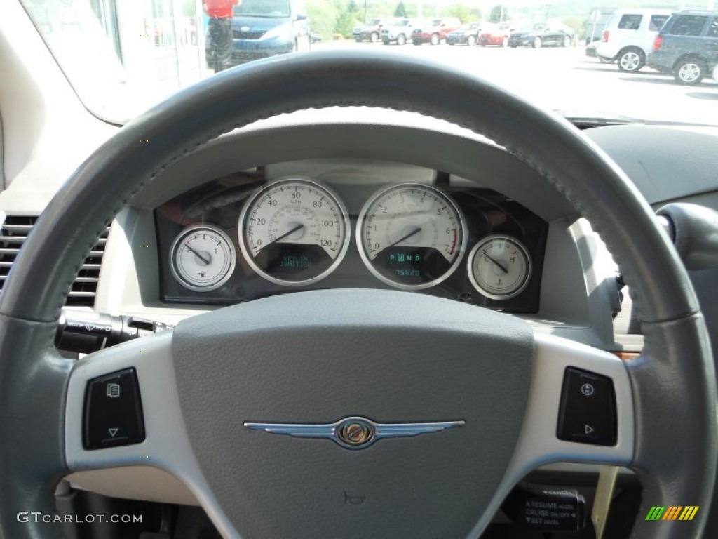 2008 Town & Country Touring - Deep Crimson Crystal Pearlcoat / Medium Slate Gray/Light Shale photo #20