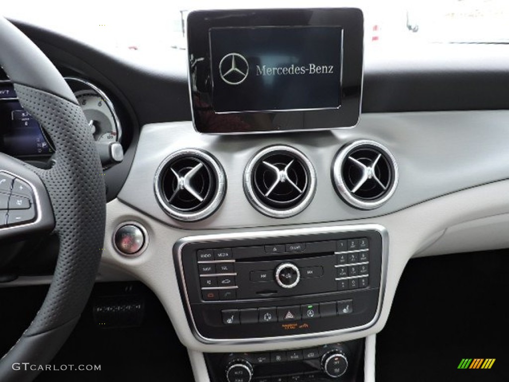2015 Mercedes-Benz CLA 250 4Matic Controls Photos