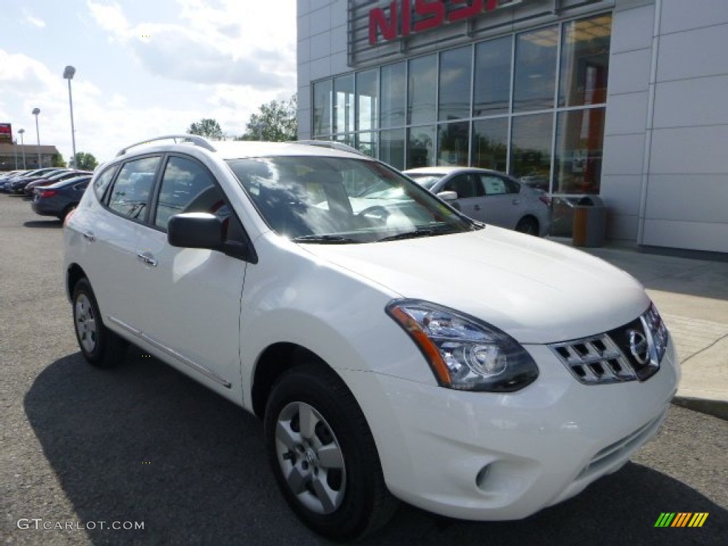 Pearl White Nissan Rogue Select