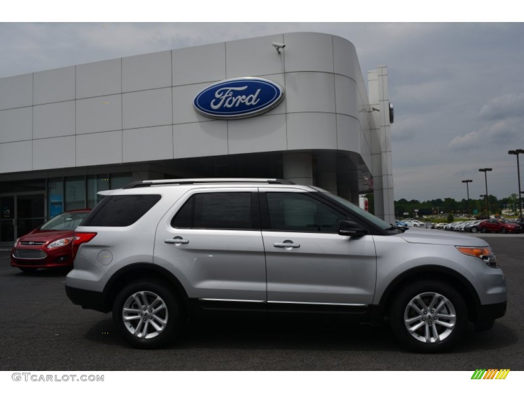 2015 Explorer XLT - Ingot Silver / Charcoal Black photo #2