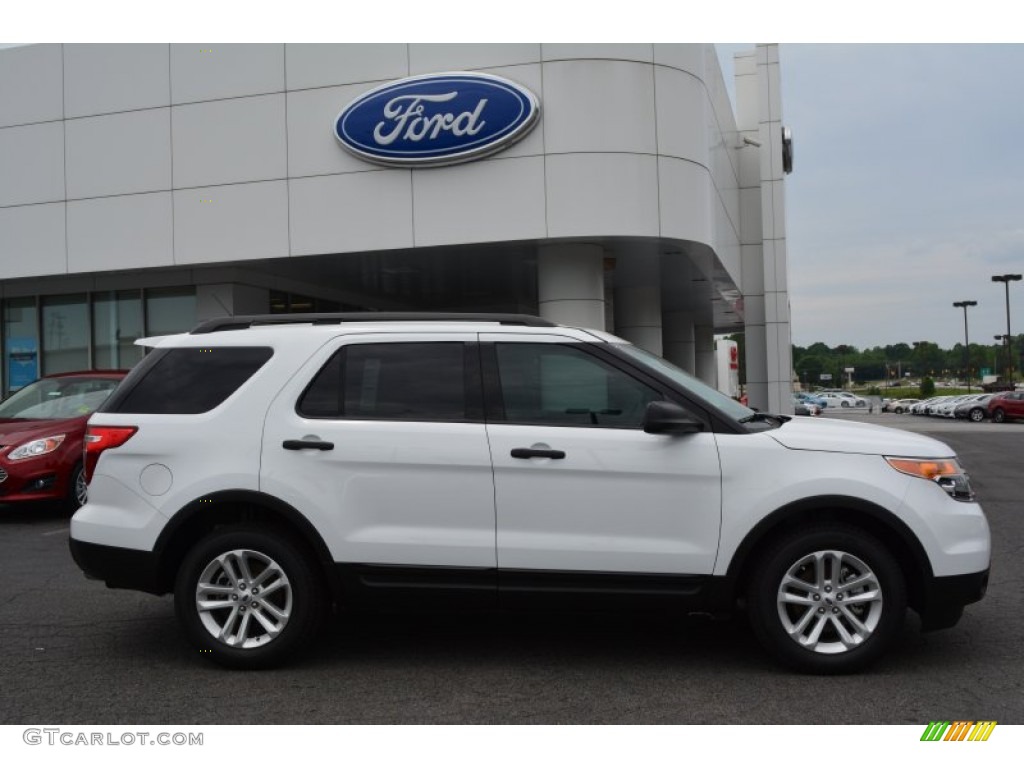 2015 Explorer FWD - Oxford White / Medium Light Stone photo #2