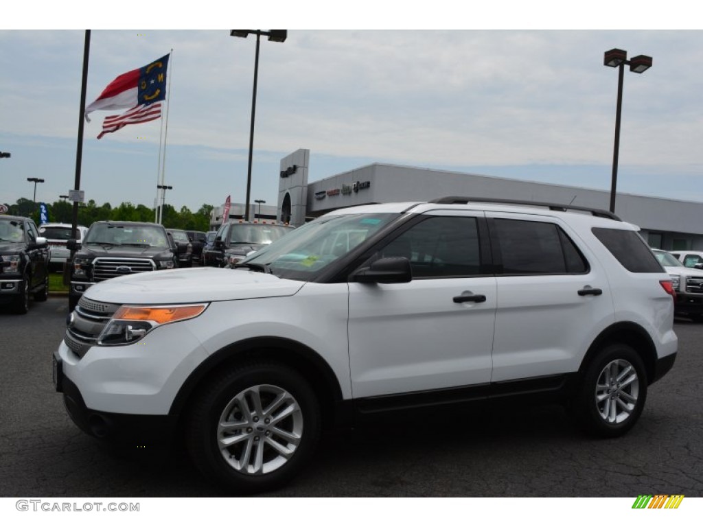 2015 Explorer FWD - Oxford White / Medium Light Stone photo #3