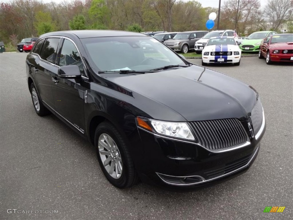 2014 Lincoln MKT Livery AWD Exterior Photos