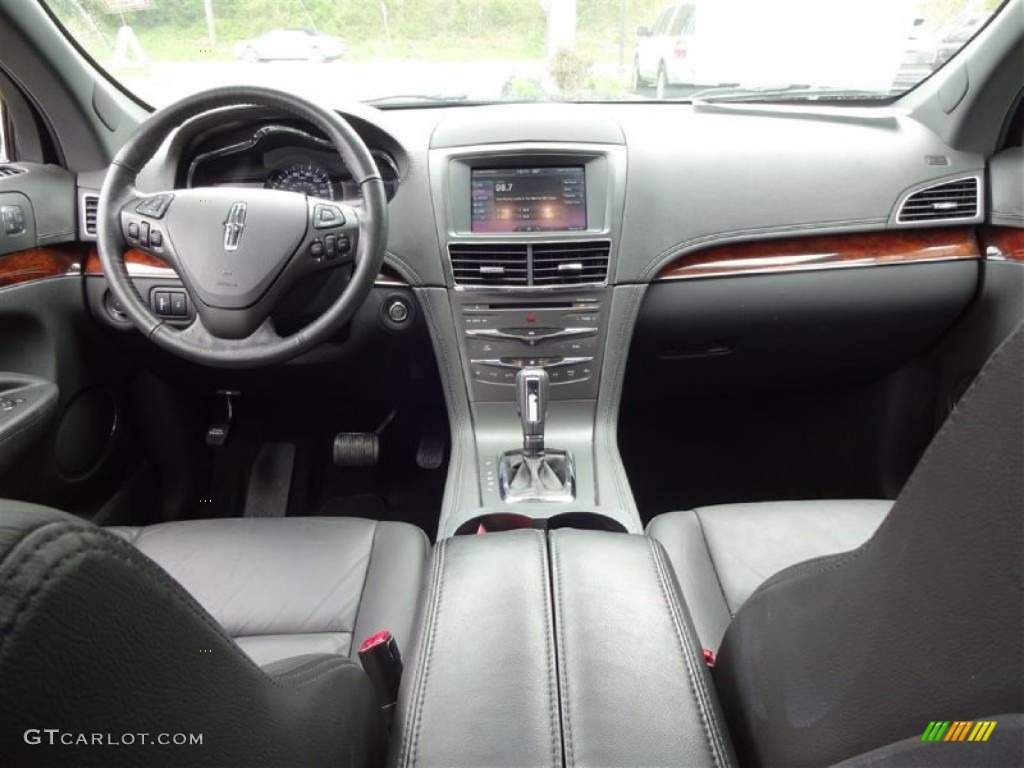 2014 Lincoln MKT Livery AWD Dashboard Photos