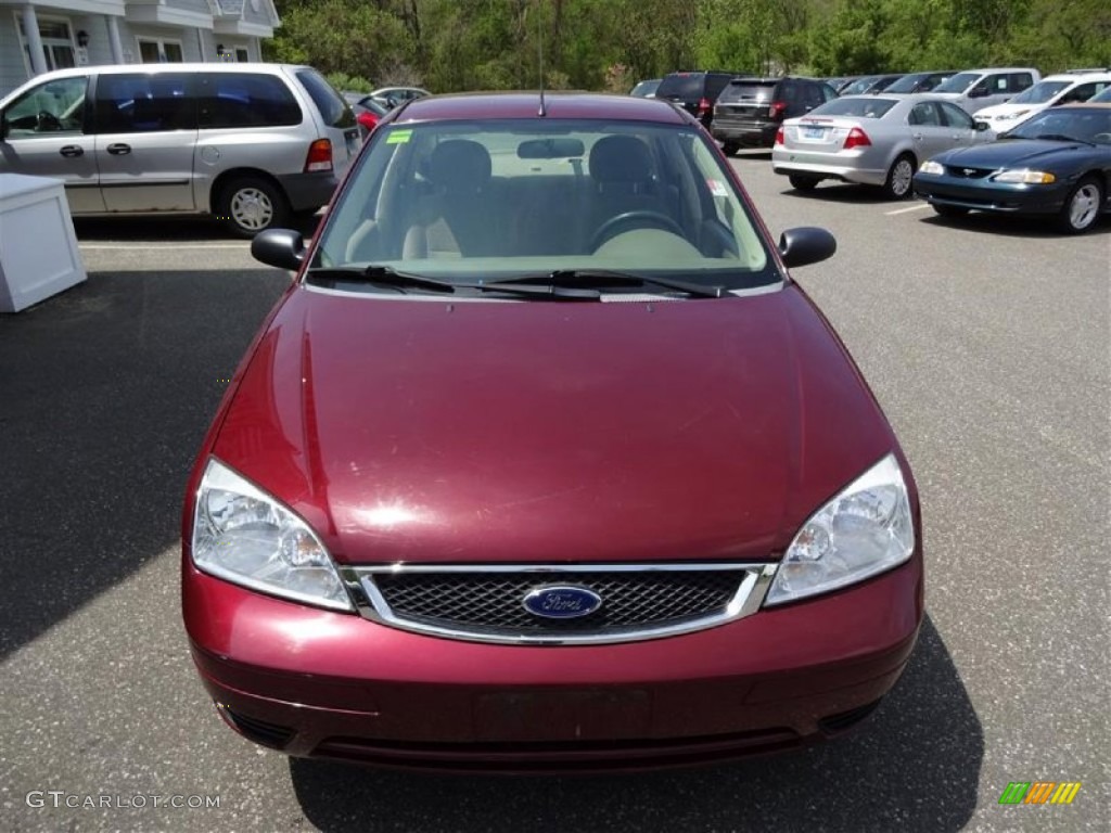 2007 Focus ZX4 SE Sedan - Dark Toreador Red Metallic / Dark Pebble/Light Pebble photo #2