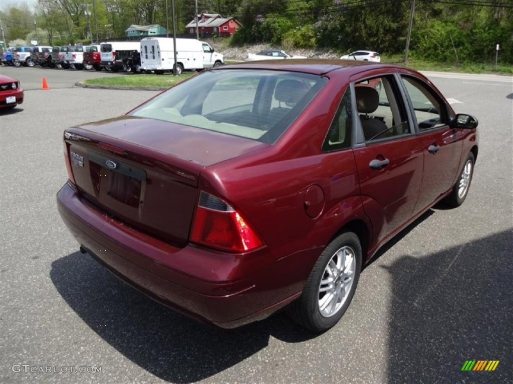 2007 Focus ZX4 SE Sedan - Dark Toreador Red Metallic / Dark Pebble/Light Pebble photo #7