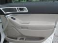 2015 White Platinum Ford Explorer XLT  photo #33