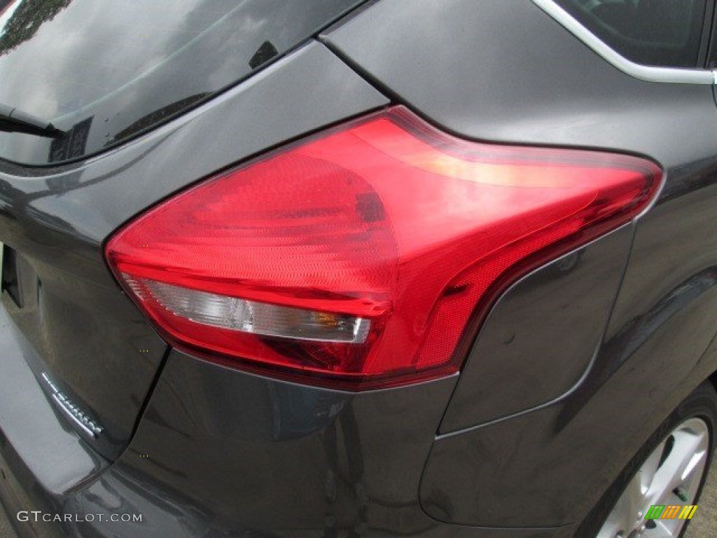 2015 Focus Titanium Hatchback - Magnetic Metallic / Charcoal Black photo #9