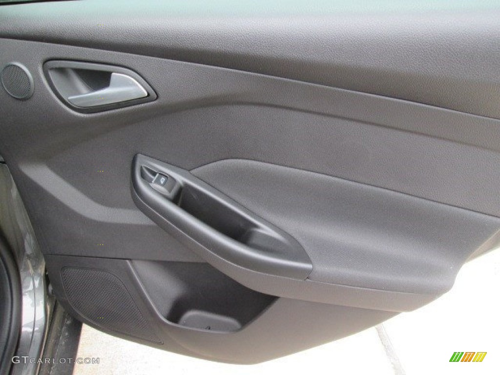 2015 Focus Titanium Hatchback - Magnetic Metallic / Charcoal Black photo #20