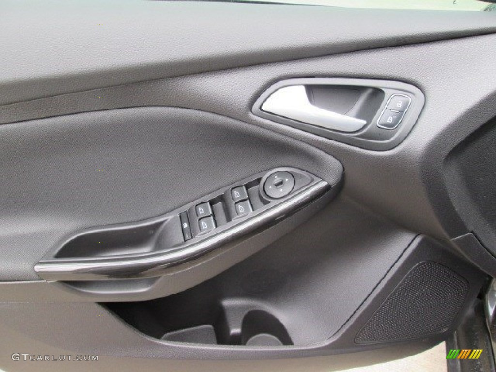 2015 Focus Titanium Hatchback - Magnetic Metallic / Charcoal Black photo #31