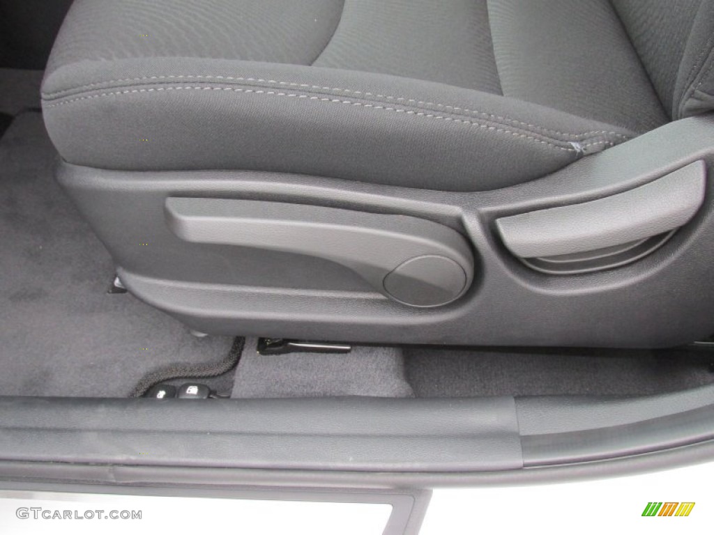 2016 Elantra Value Edition - White / Black photo #21