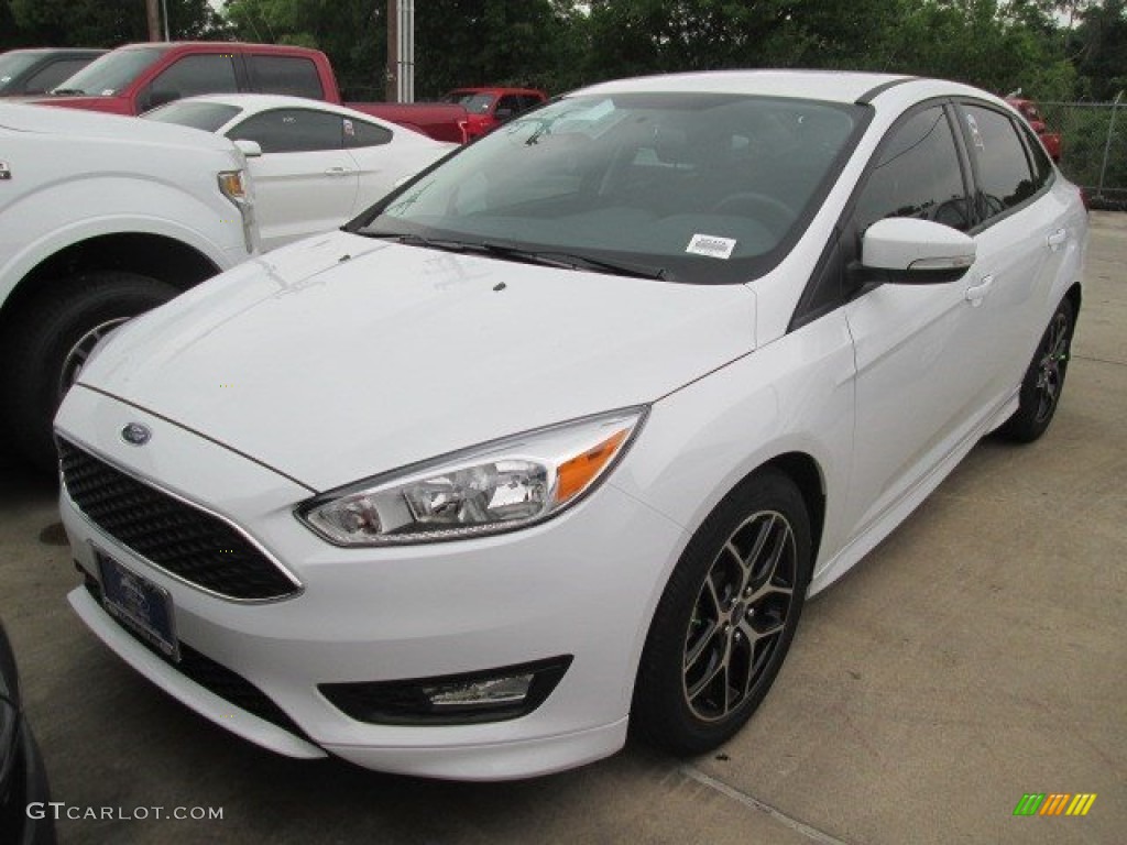 2015 Focus SE Sedan - Oxford White / Charcoal Black photo #4