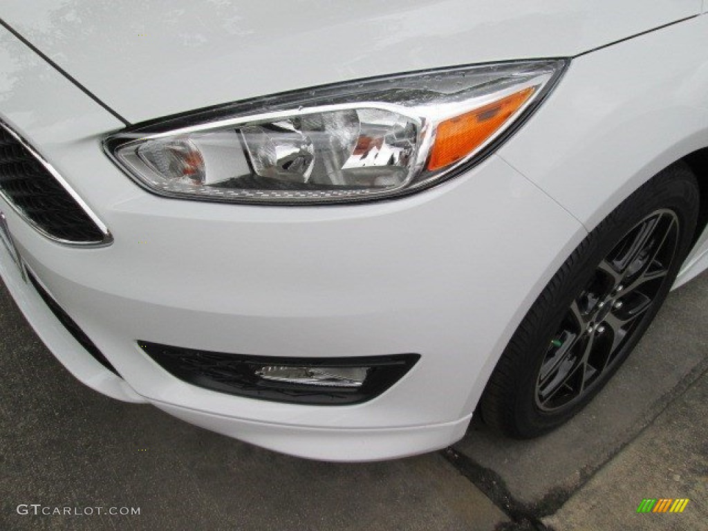 2015 Focus SE Sedan - Oxford White / Charcoal Black photo #3