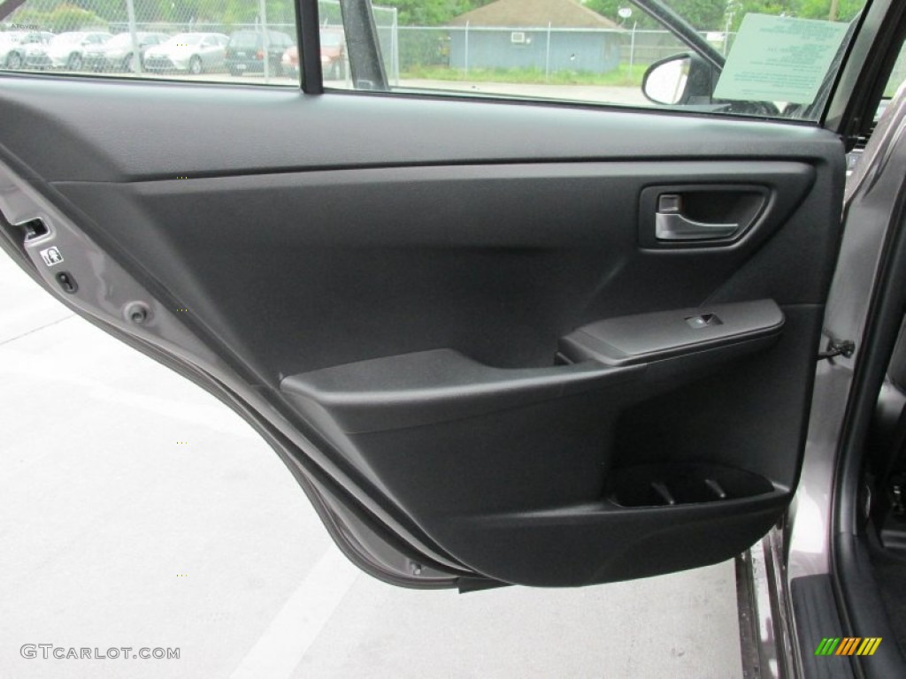 2015 Camry SE - Predawn Gray Mica / Black photo #17