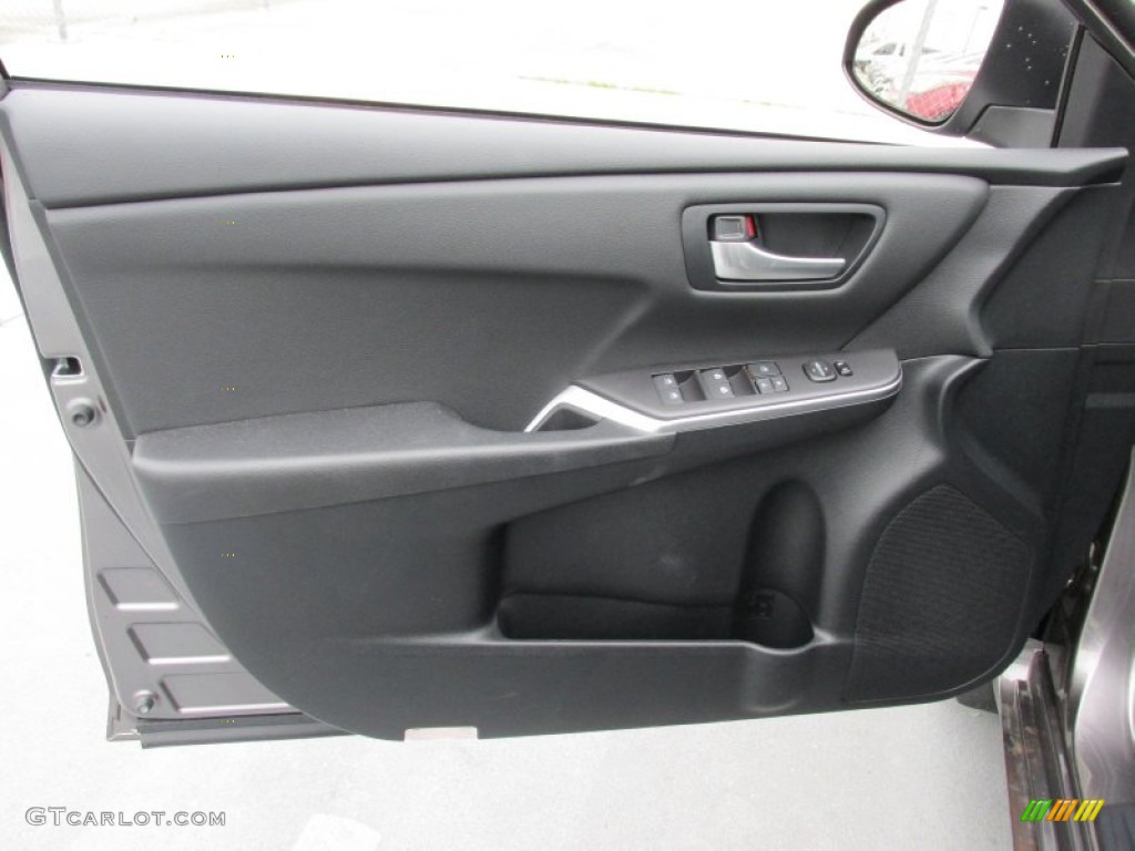 2015 Camry SE - Predawn Gray Mica / Black photo #19