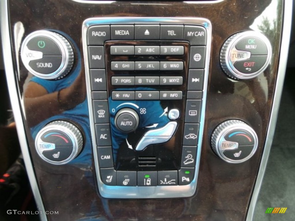 2015 Volvo XC70 T6 AWD Controls Photos