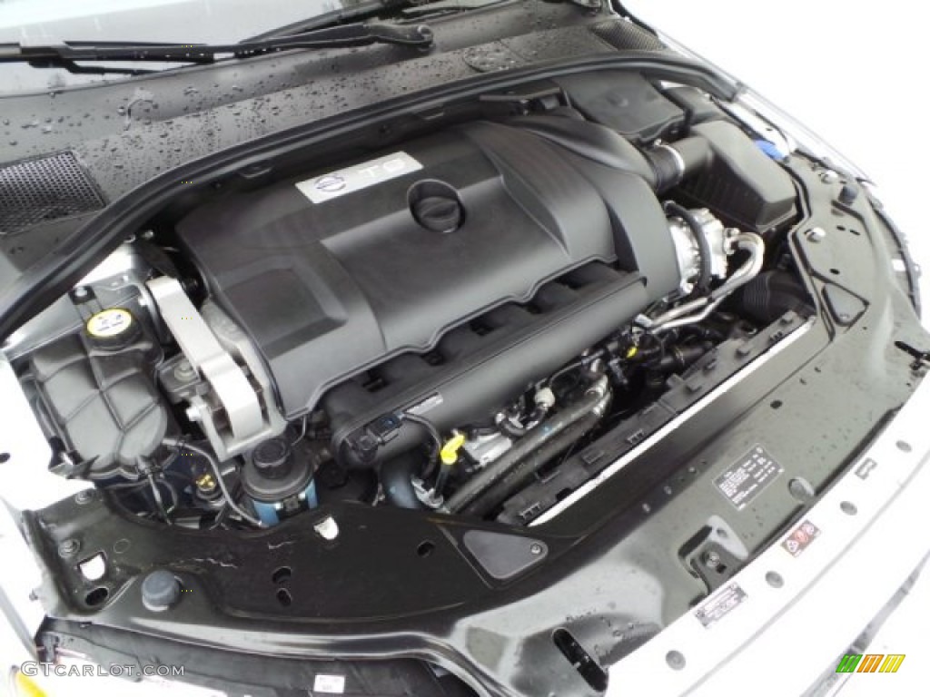 2015 Volvo XC70 T6 AWD Engine Photos