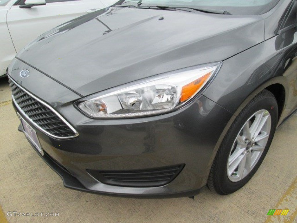 2015 Focus SE Sedan - Magnetic Metallic / Charcoal Black photo #4