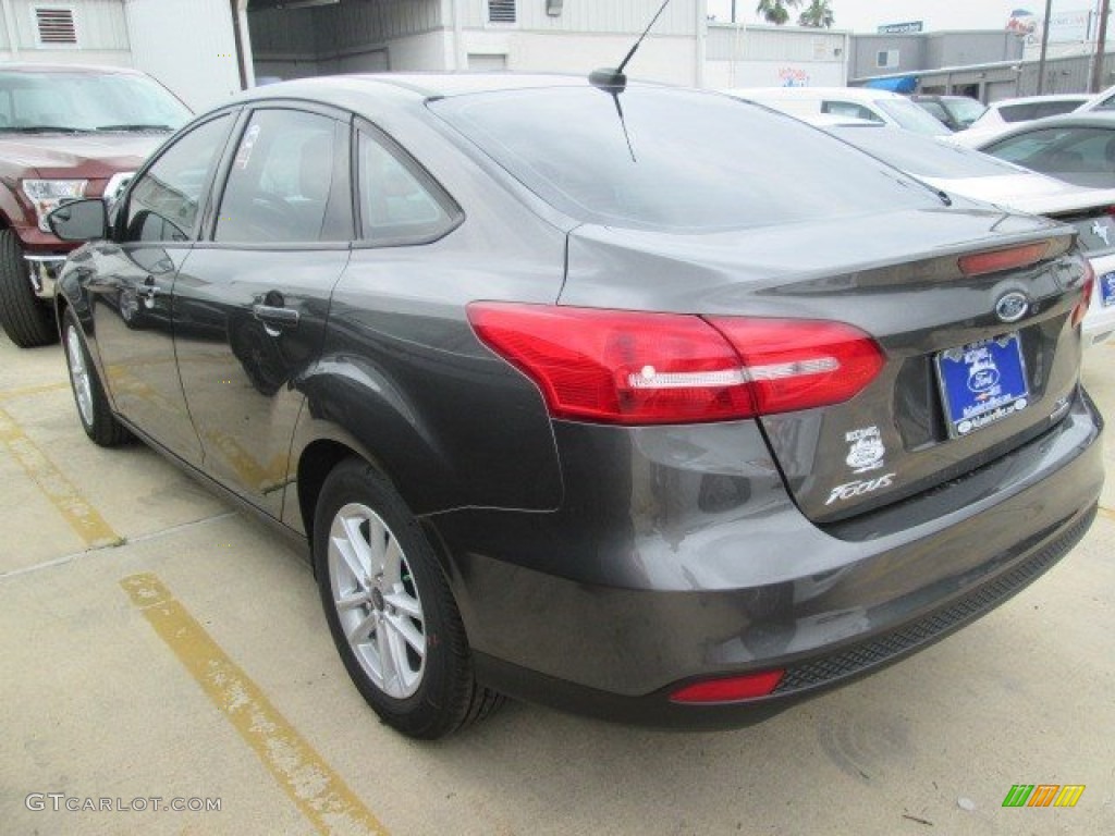 2015 Focus SE Sedan - Magnetic Metallic / Charcoal Black photo #6