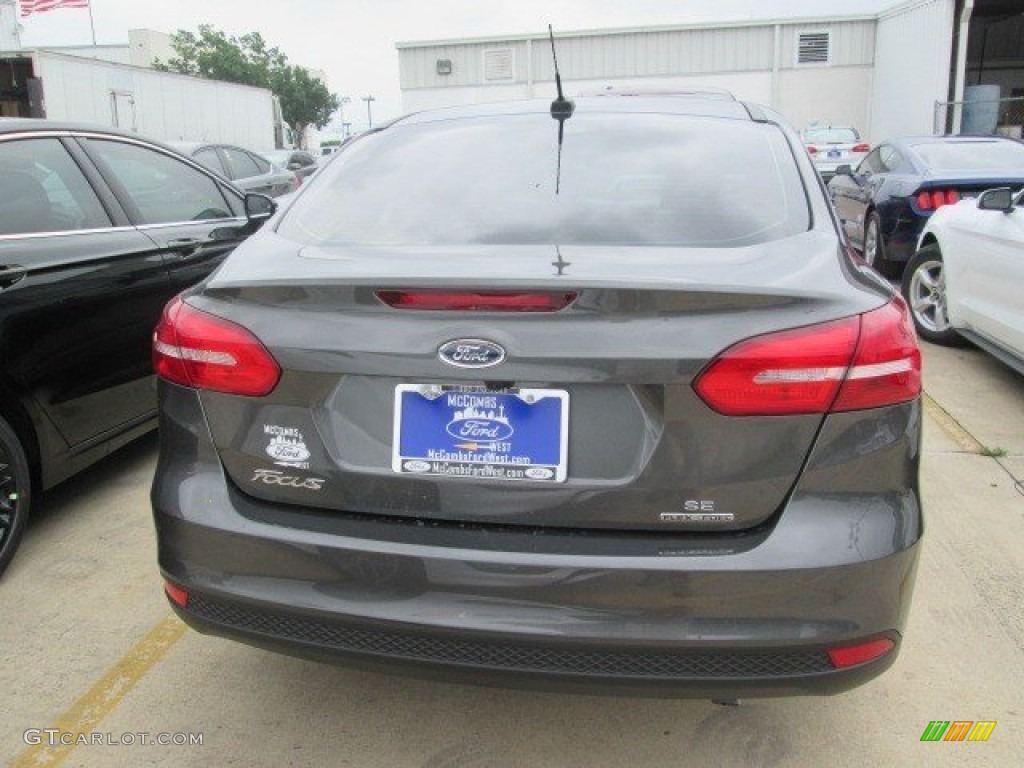 2015 Focus SE Sedan - Magnetic Metallic / Charcoal Black photo #7