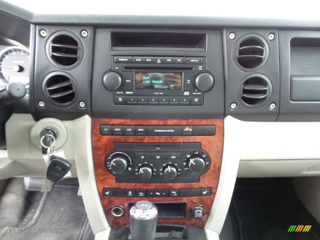 2007 Commander Limited 4x4 - Stone White / Dark Slate Gray/Light Graystone photo #17
