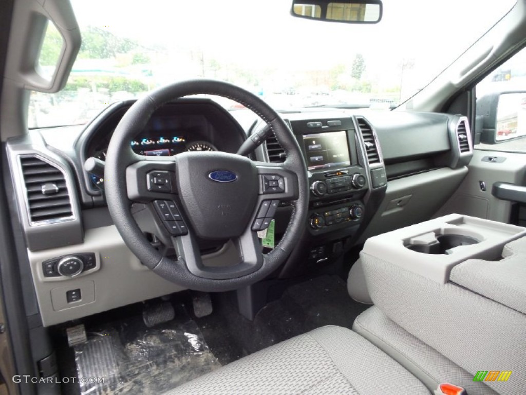 Medium Earth Gray Interior 2015 Ford F150 XLT SuperCab 4x4 Photo #103965657