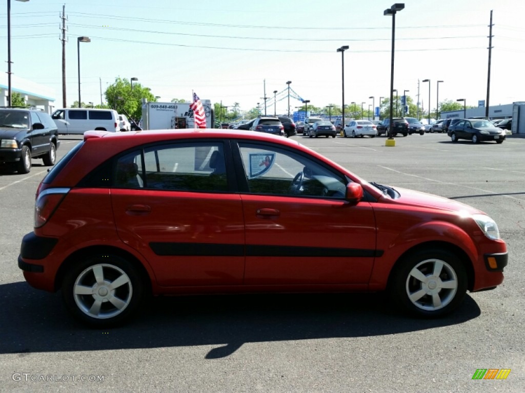 2006 Rio Rio5 SX Hatchback - Tropical Red / Gray photo #3