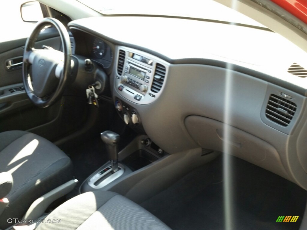 2006 Rio Rio5 SX Hatchback - Tropical Red / Gray photo #4