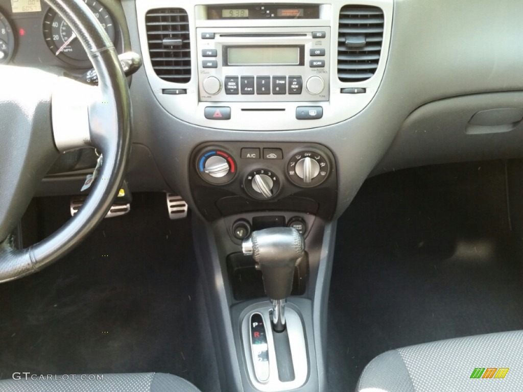 2006 Rio Rio5 SX Hatchback - Tropical Red / Gray photo #13