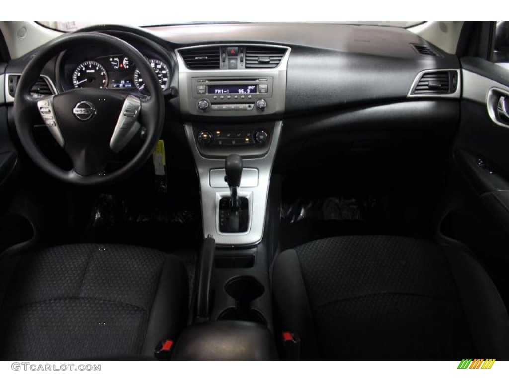 2013 Sentra SR - Super Black / Charcoal photo #10