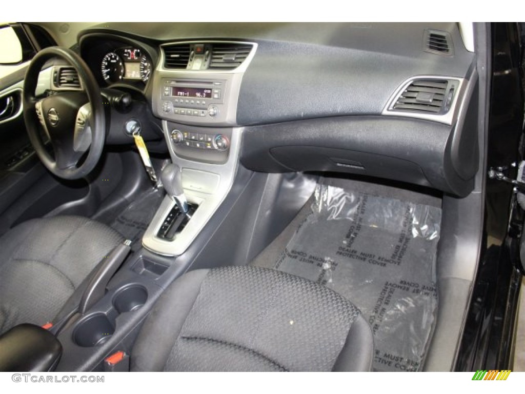 2013 Sentra SR - Super Black / Charcoal photo #11