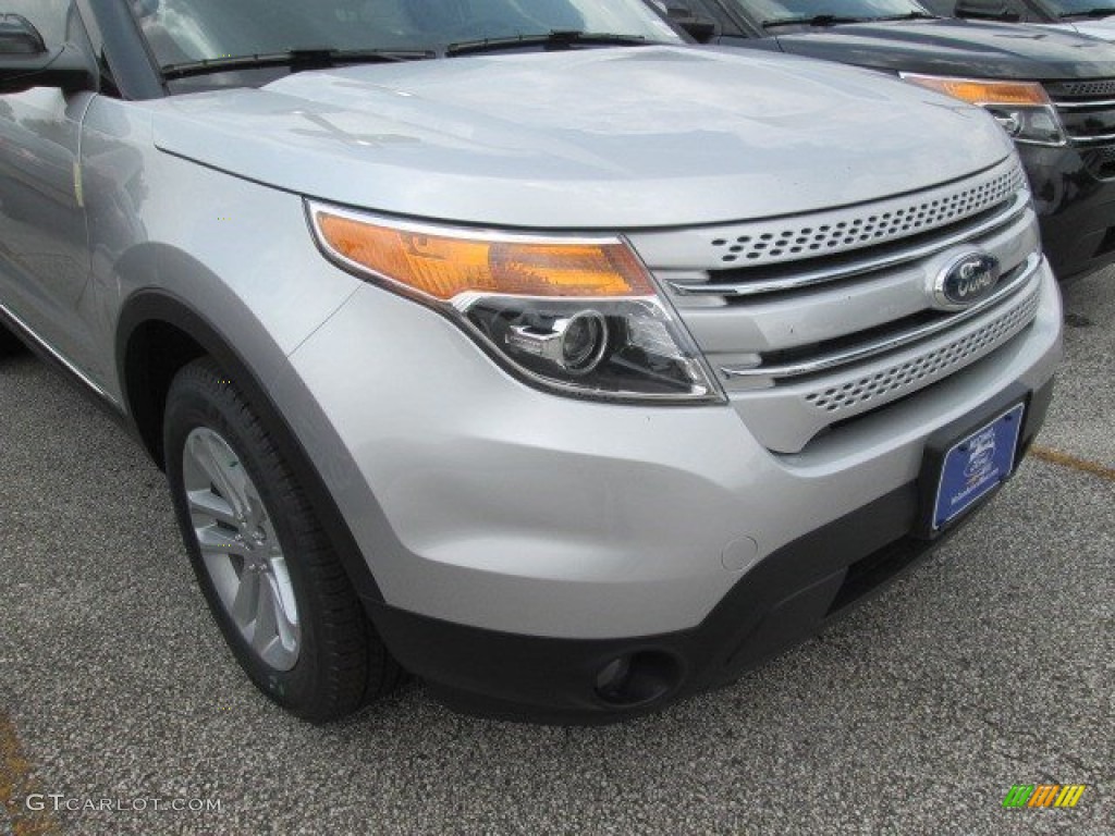 2015 Explorer XLT - Ingot Silver / Charcoal Black photo #2