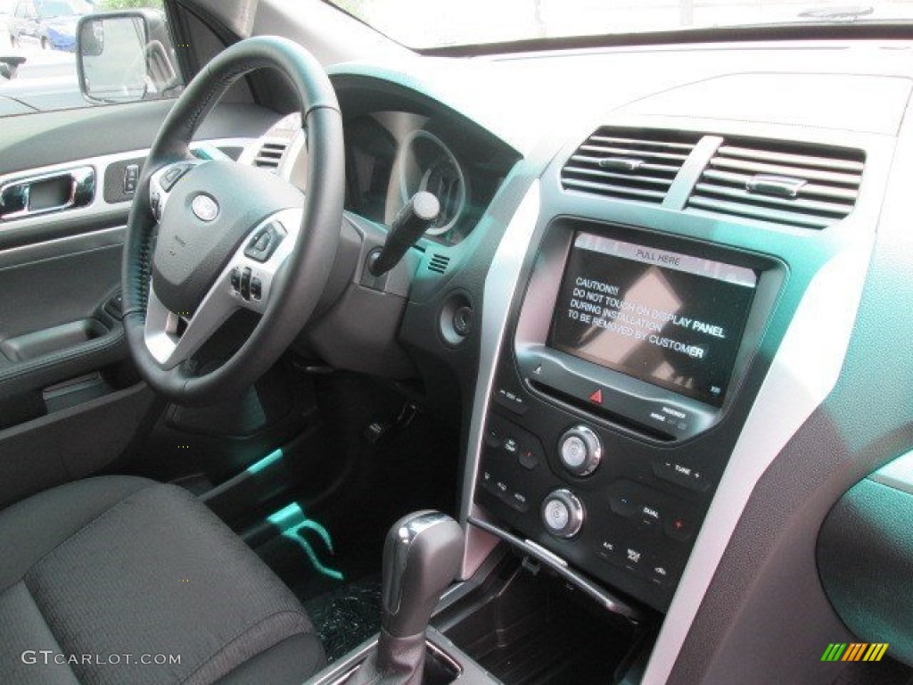2015 Explorer XLT - Ingot Silver / Charcoal Black photo #30