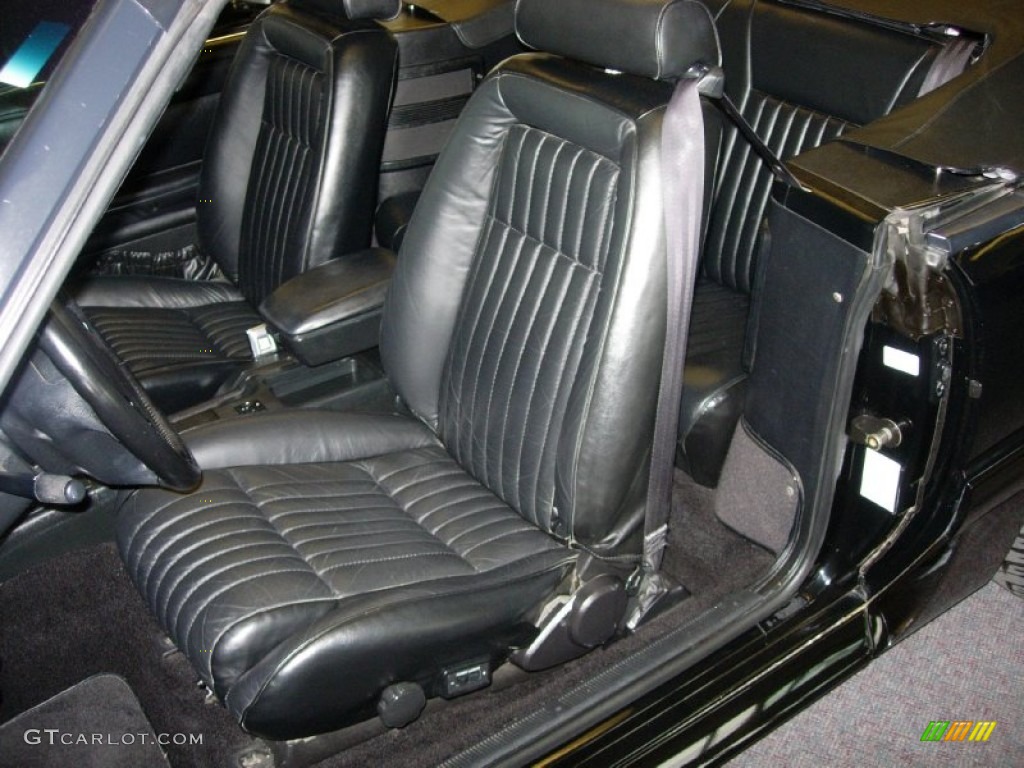 1993 Ford Mustang GT Convertible Front Seat Photo #103982884