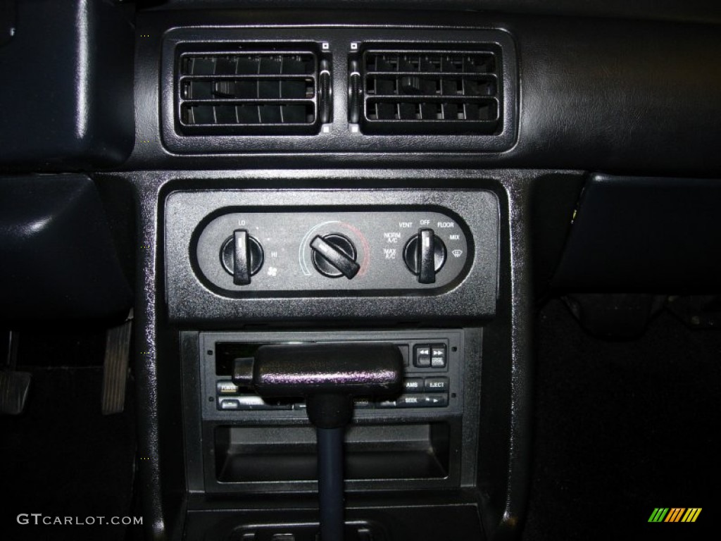 1993 Ford Mustang GT Convertible Controls Photos