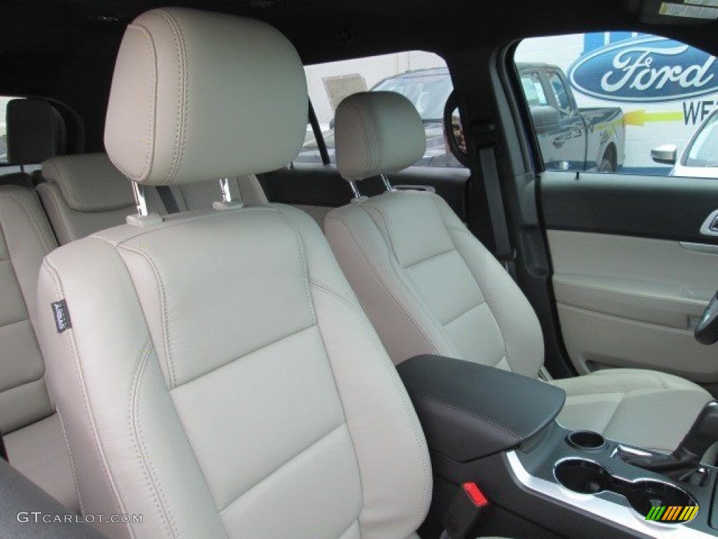 2015 Explorer XLT - Deep Impact Blue / Medium Light Stone photo #12