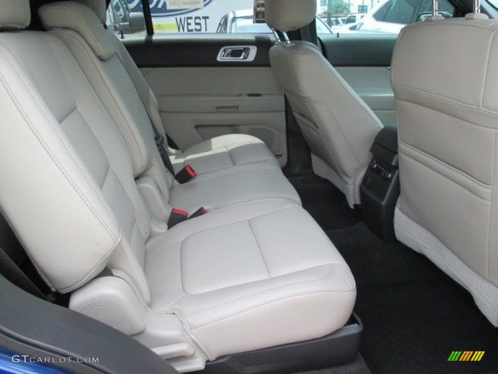 2015 Explorer XLT - Deep Impact Blue / Medium Light Stone photo #13