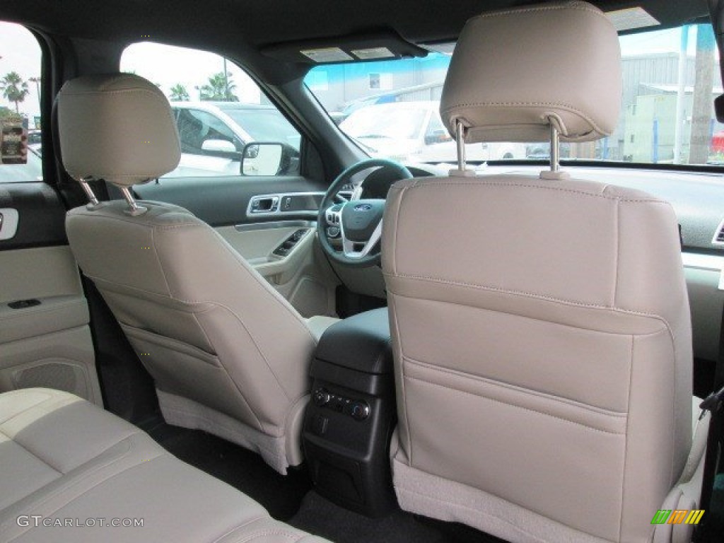 2015 Explorer XLT - Deep Impact Blue / Medium Light Stone photo #15